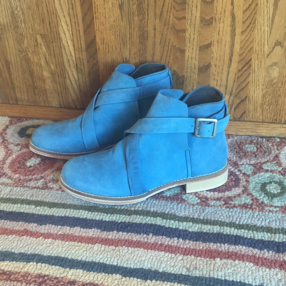 Beautiful blue leather Free People boots!!
